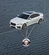 Jaguar XF se představil při jízdě na lanech