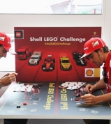 Složíte monopost Ferrari za méně než minutu?