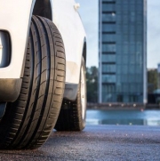 Evropští řidiči vnímají prémiové pneumatiky jako bezpečnější