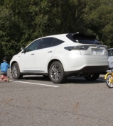 Toyota představuje zdokonalené systémy na podporu parkování