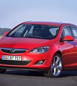 Nový Opel Astra vybojoval cenu „Zlatý volant 2009