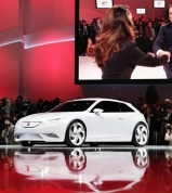 SEAT představuje v Ženevě sportovní elektromobil a kompaktní kombi