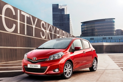 Toyota_ Yaris_2011_1.jpg