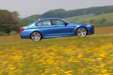 bmw_M5_5.jpg